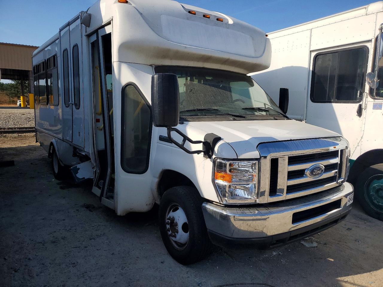 2016 FORD E450