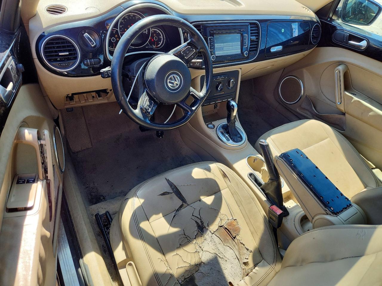 VOLKSWAGEN BEETLE 2013 — 9