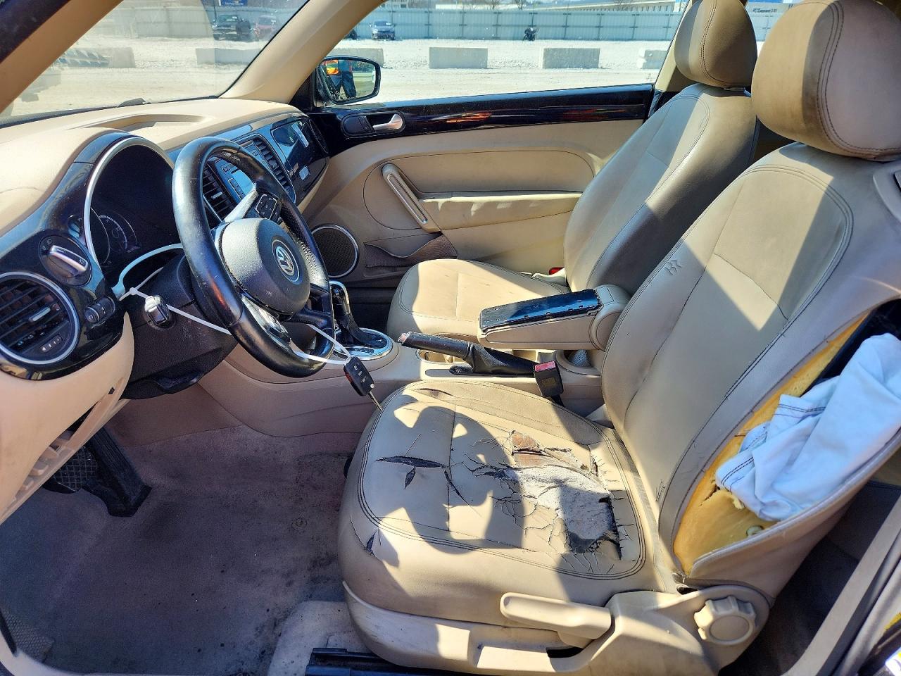 VOLKSWAGEN BEETLE 2013 — 8