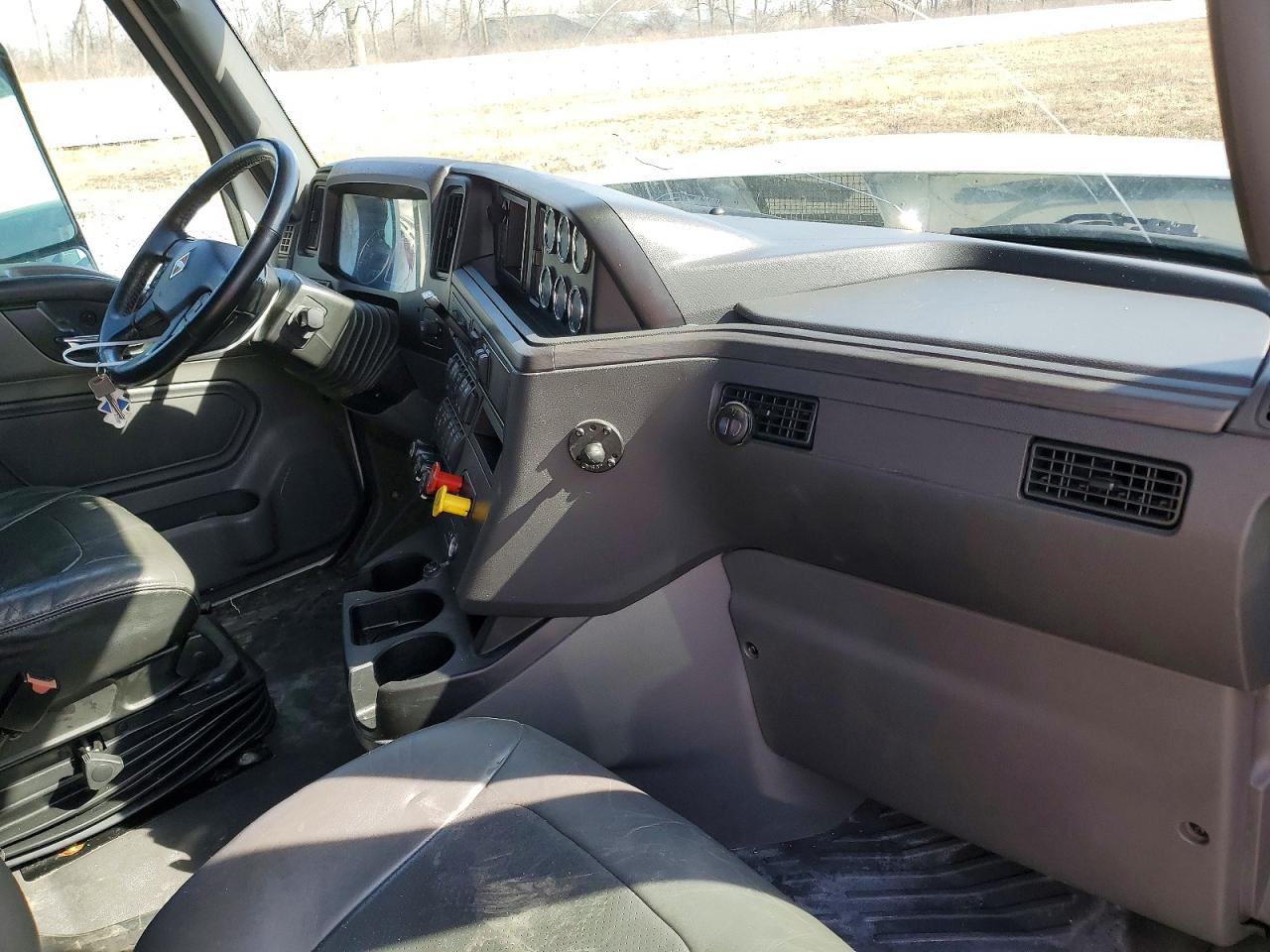 INTERNATIONAL LT625 2024 — 6