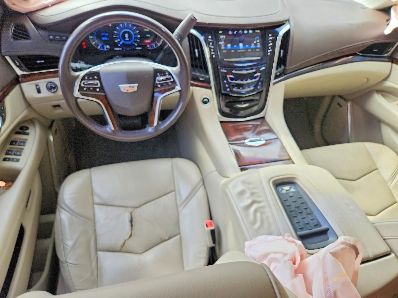 CADILLAC ESCALADE 2016 — 9