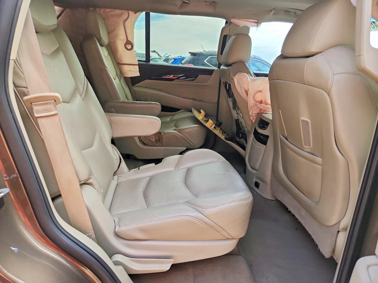 CADILLAC ESCALADE 2016 — 12