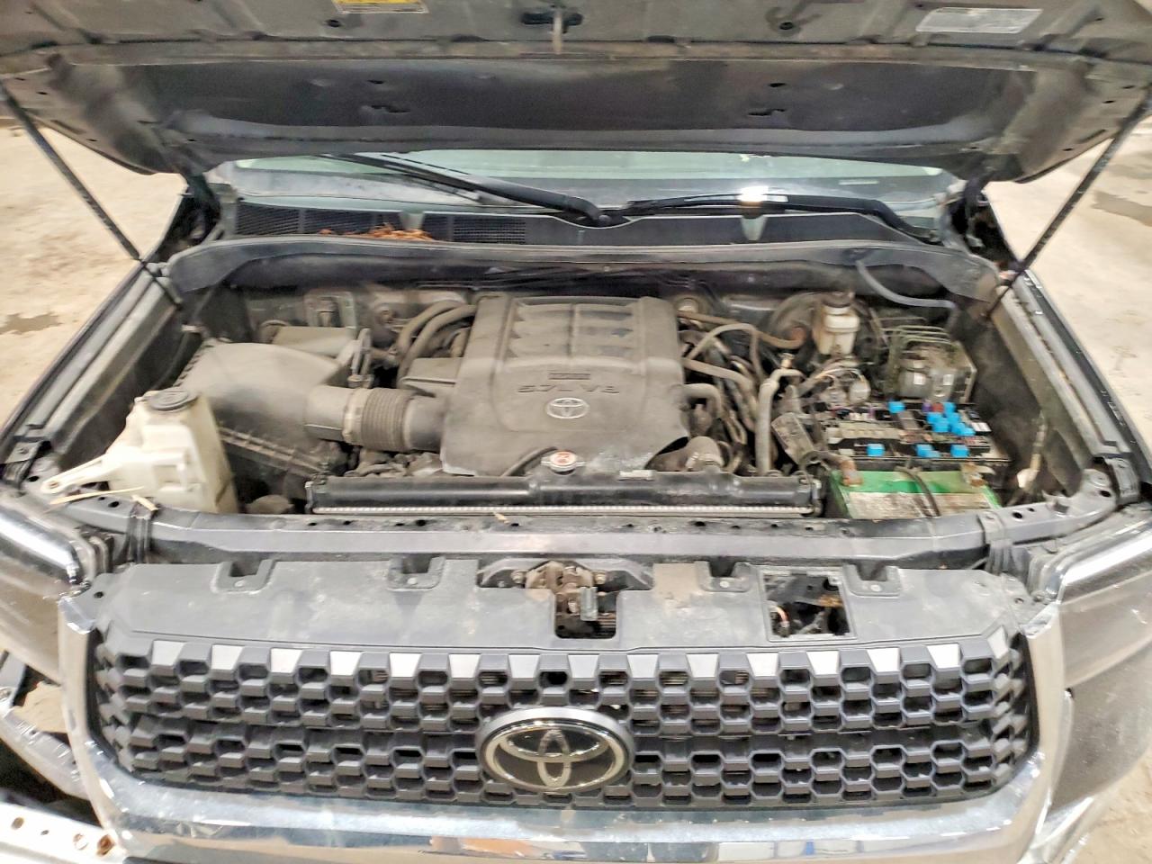 TOYOTA TUNDRA 2020 — 12