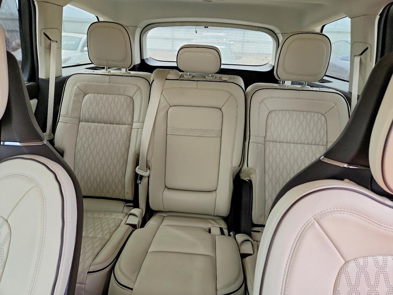LINCOLN AVIATOR 2023 — 11