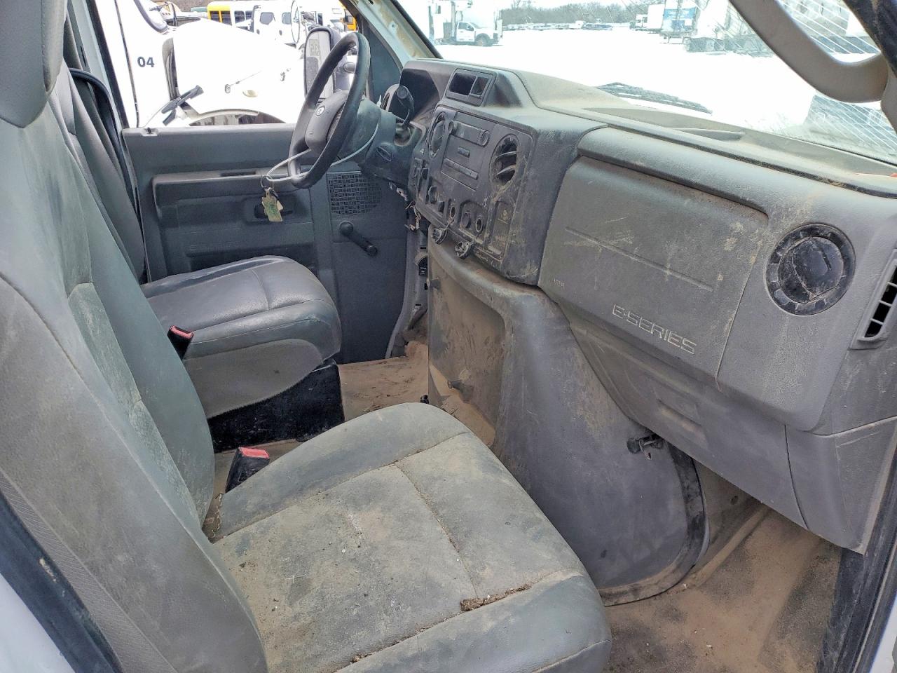 FORD ECONLINE 2018 — 9