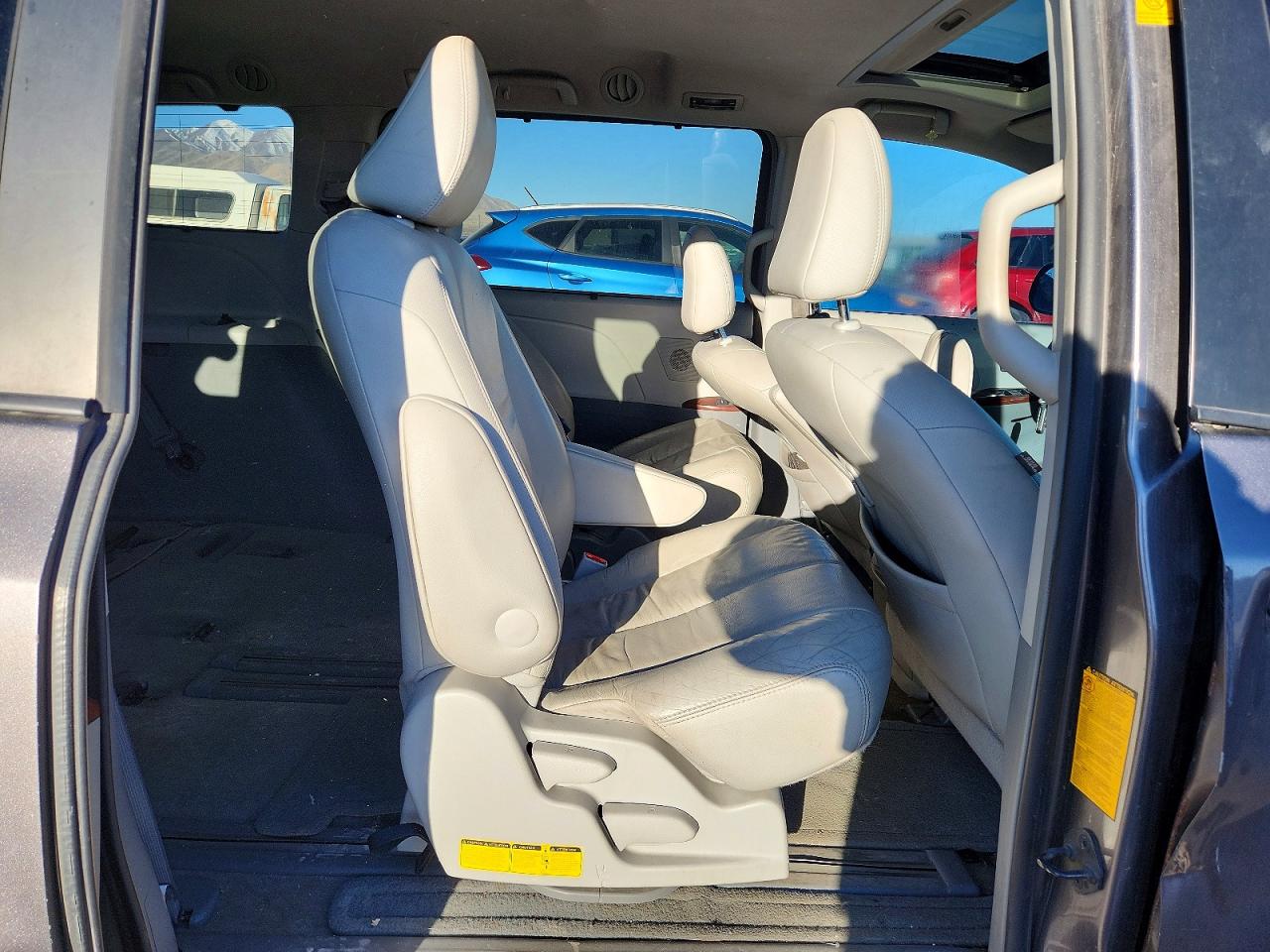 TOYOTA SIENNA 2012 — 12