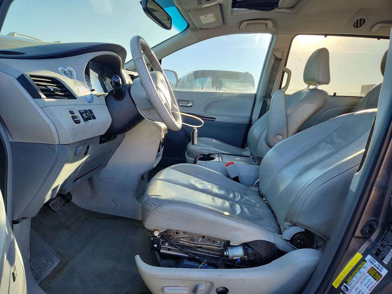 TOYOTA SIENNA 2012 — 8