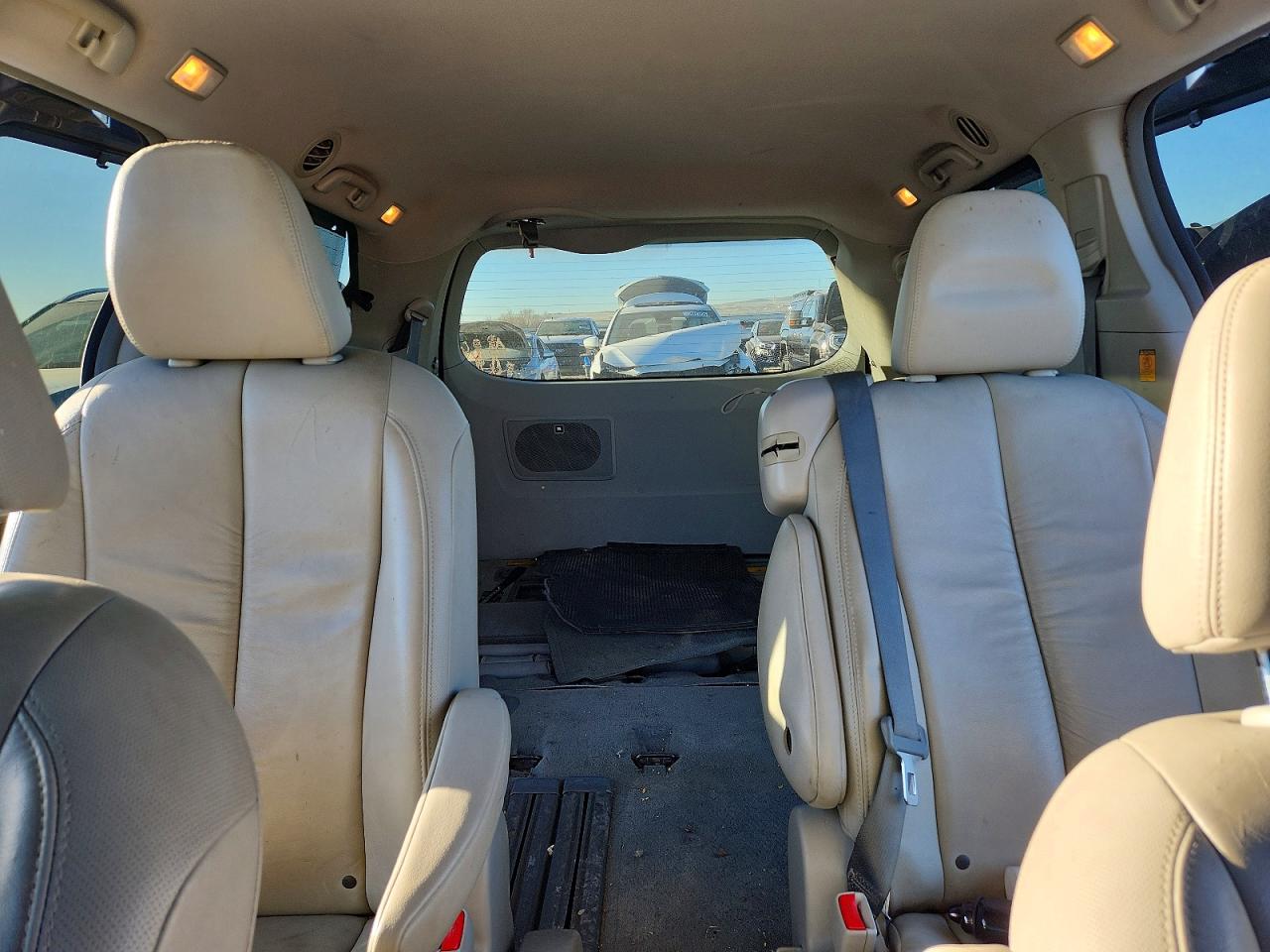 TOYOTA SIENNA 2012 — 11