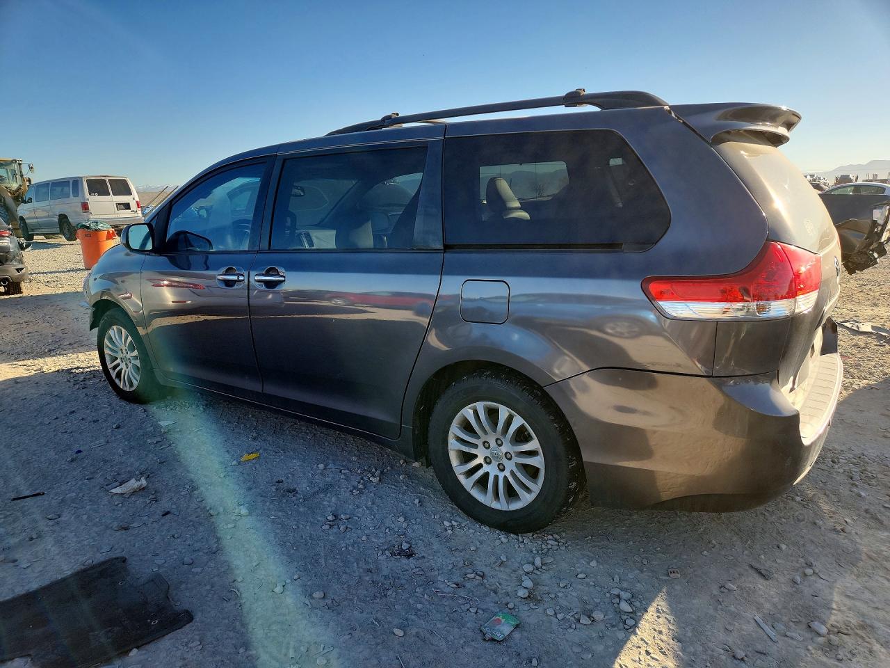 TOYOTA SIENNA 2012 — 3