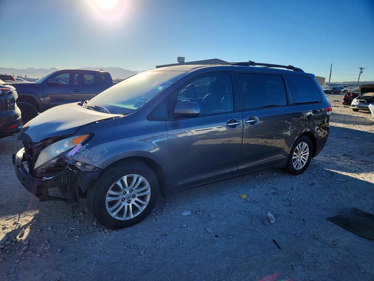 TOYOTA SIENNA 2012 — 2