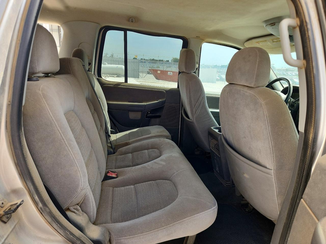 FORD EXPLORER 2005 — 12