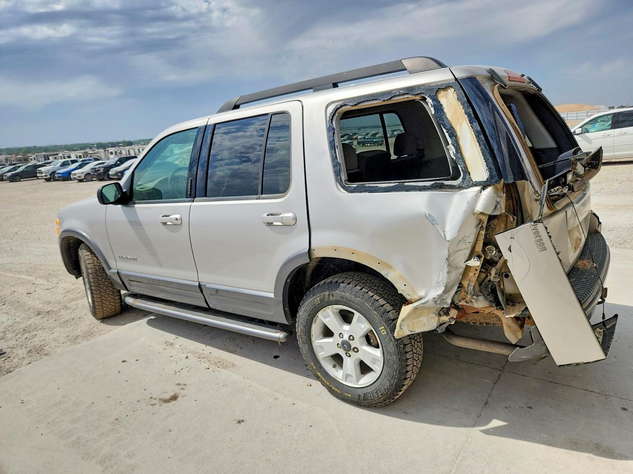 FORD EXPLORER 2005 — 3