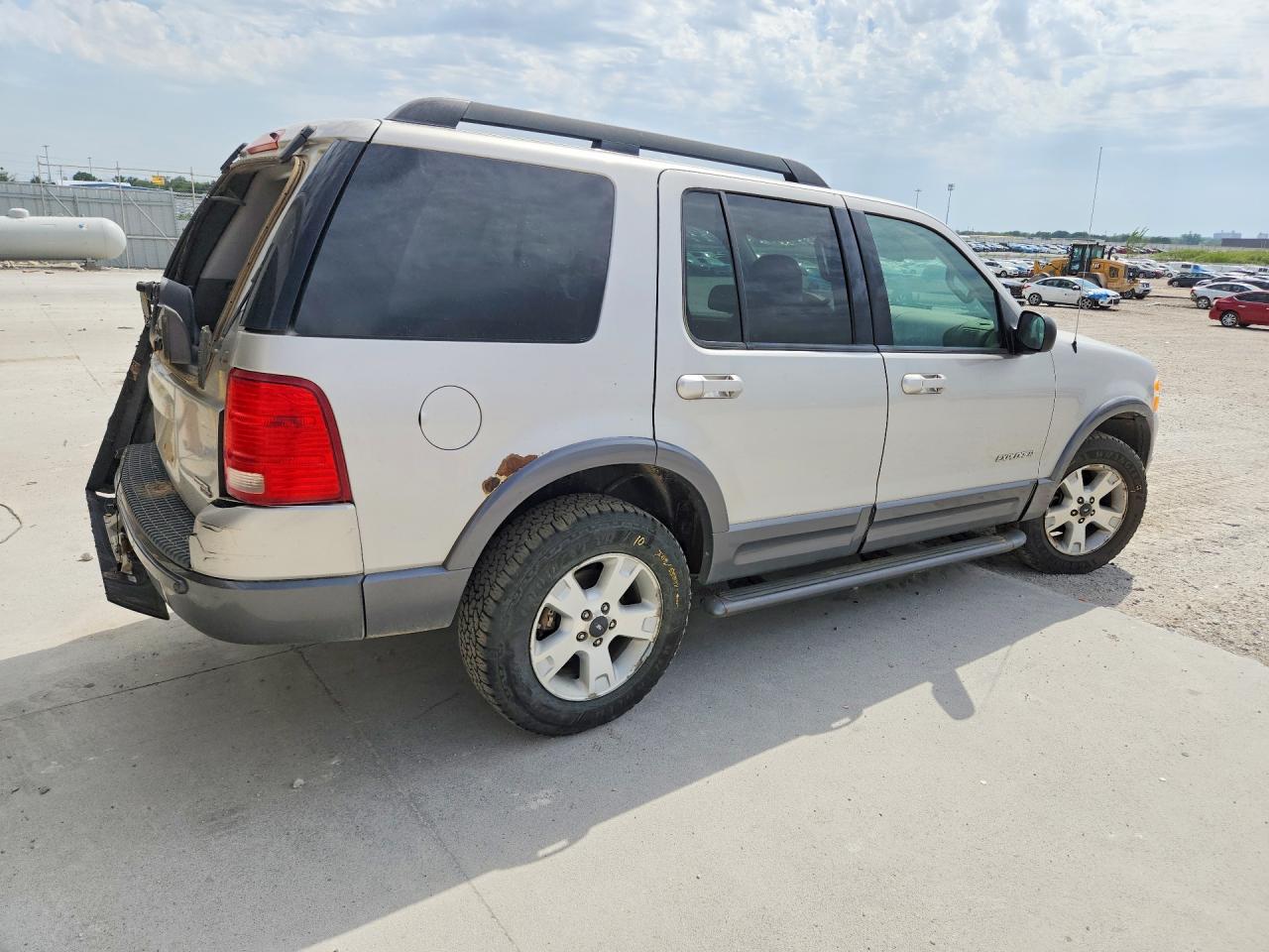 FORD EXPLORER 2005 — 4