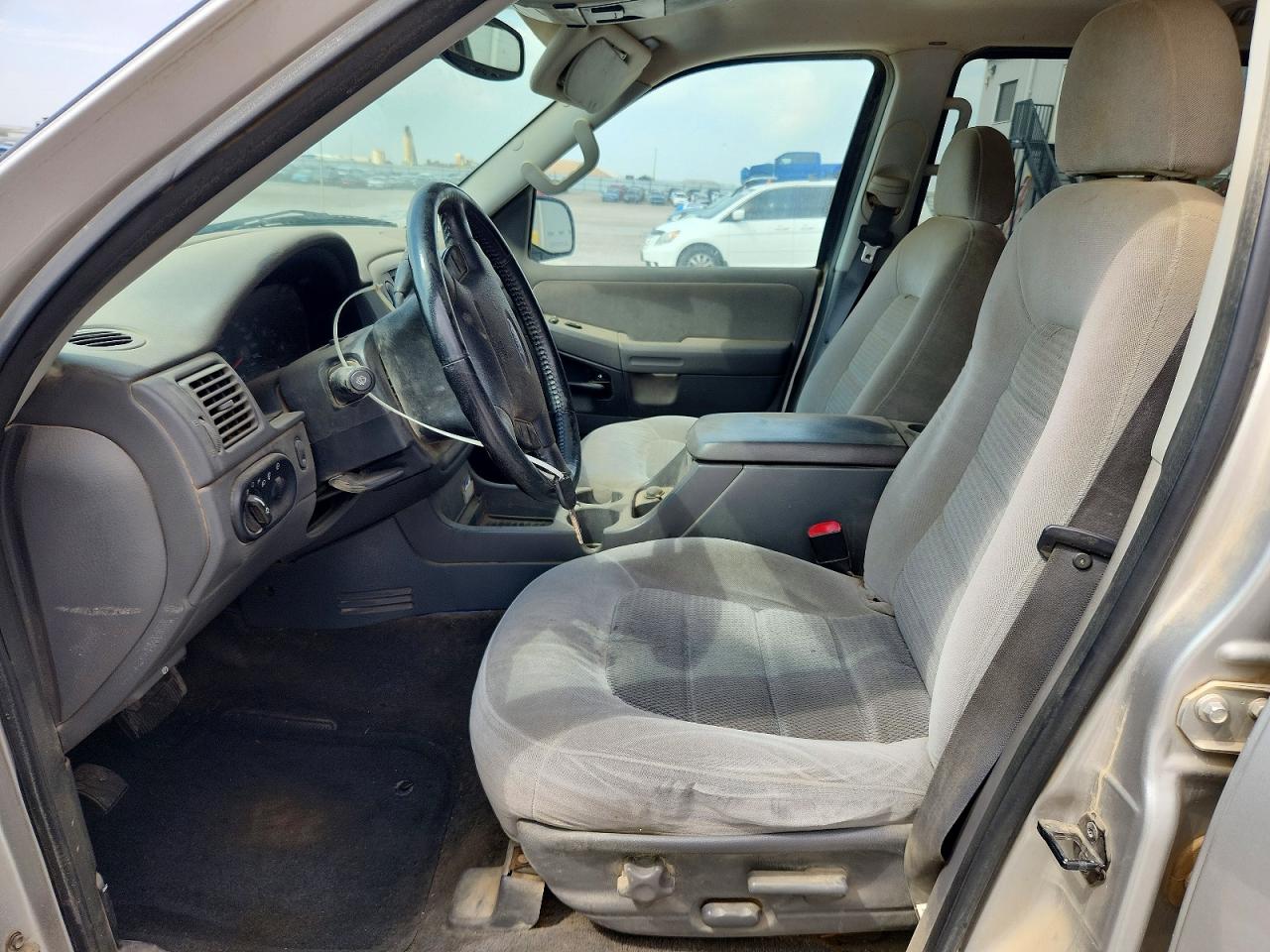 FORD EXPLORER 2005 — 8