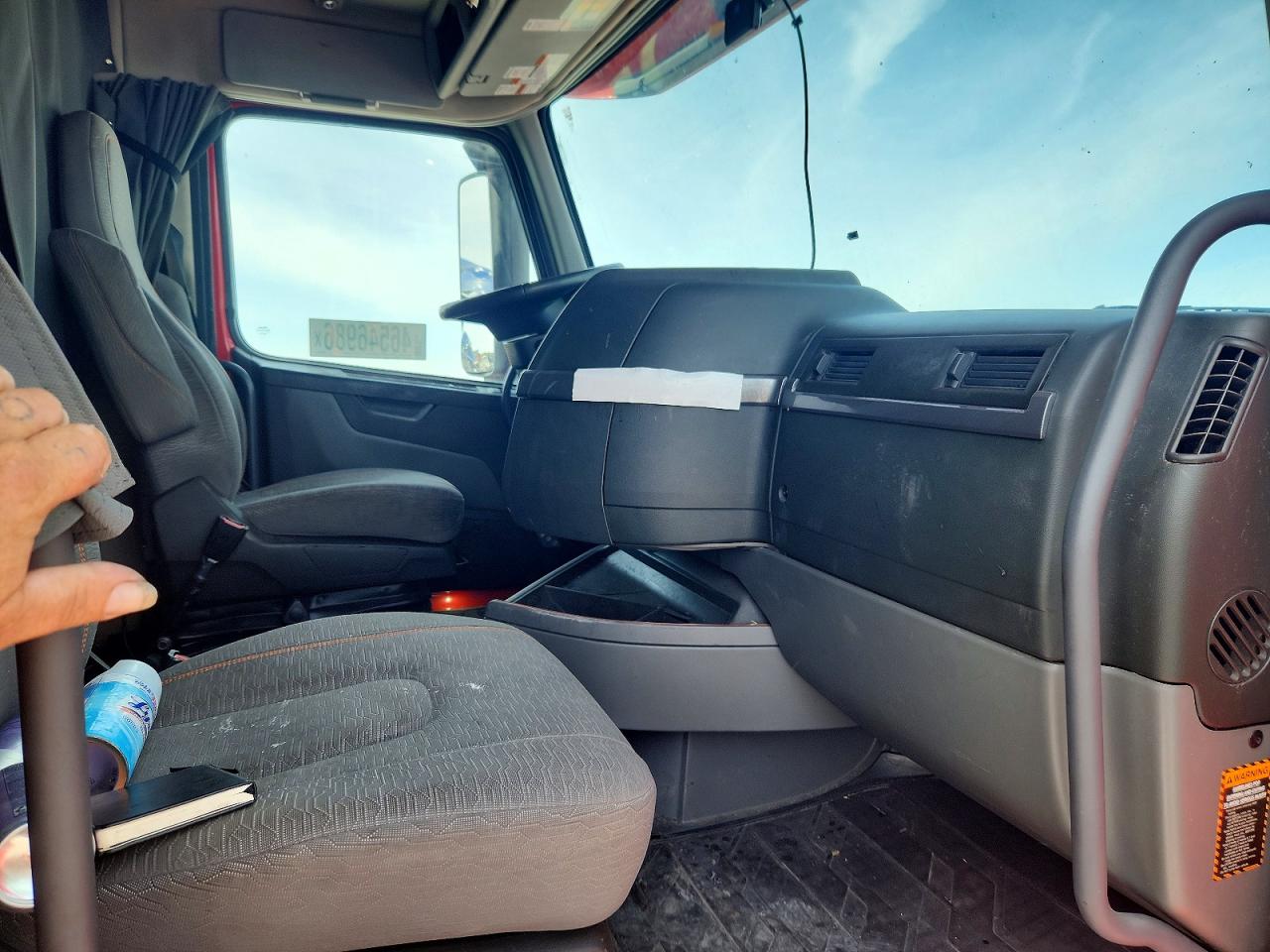 VOLVO VNL 2024 — 6