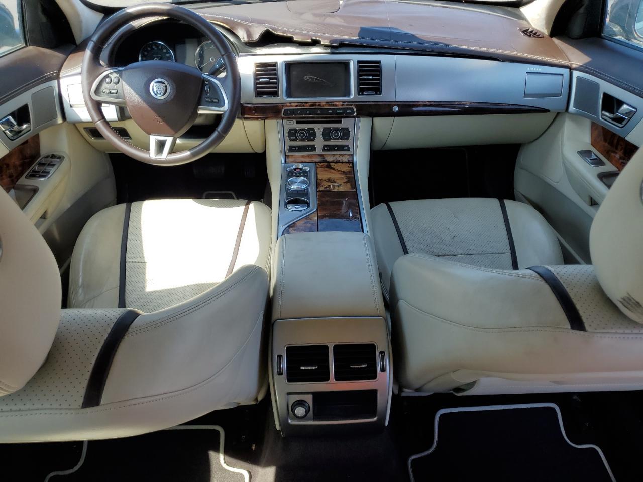 Jaguar XF 2012 — 9