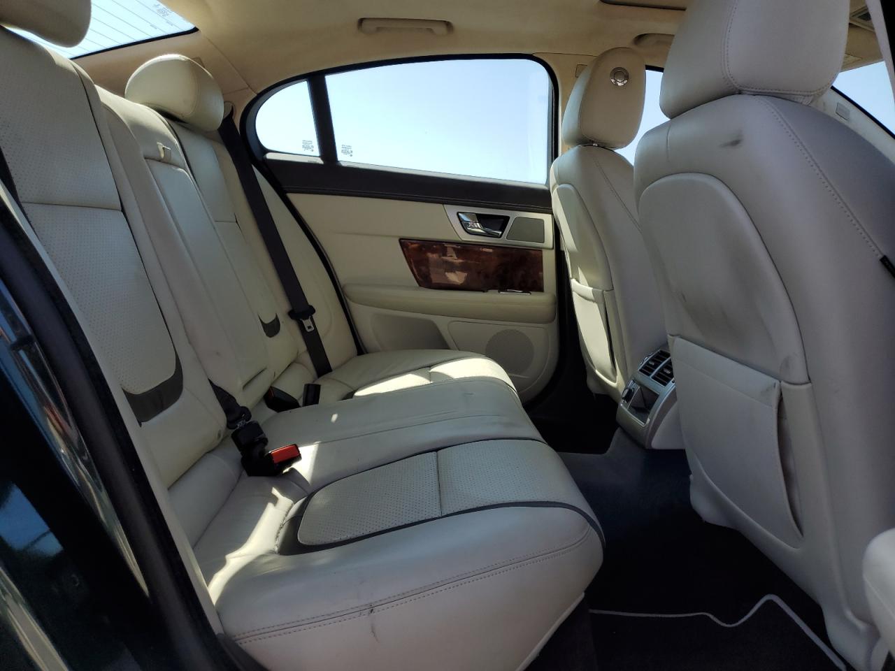 Jaguar XF 2012 — 11