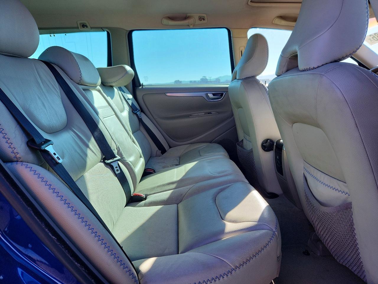 VOLVO XC70 2006 — 11