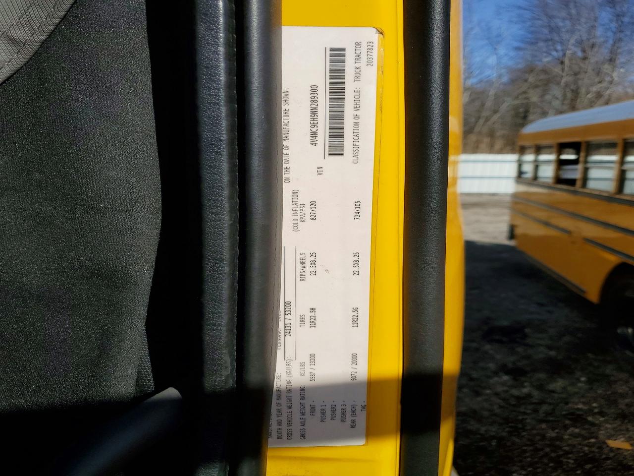 VOLVO VNL 2022 — 11