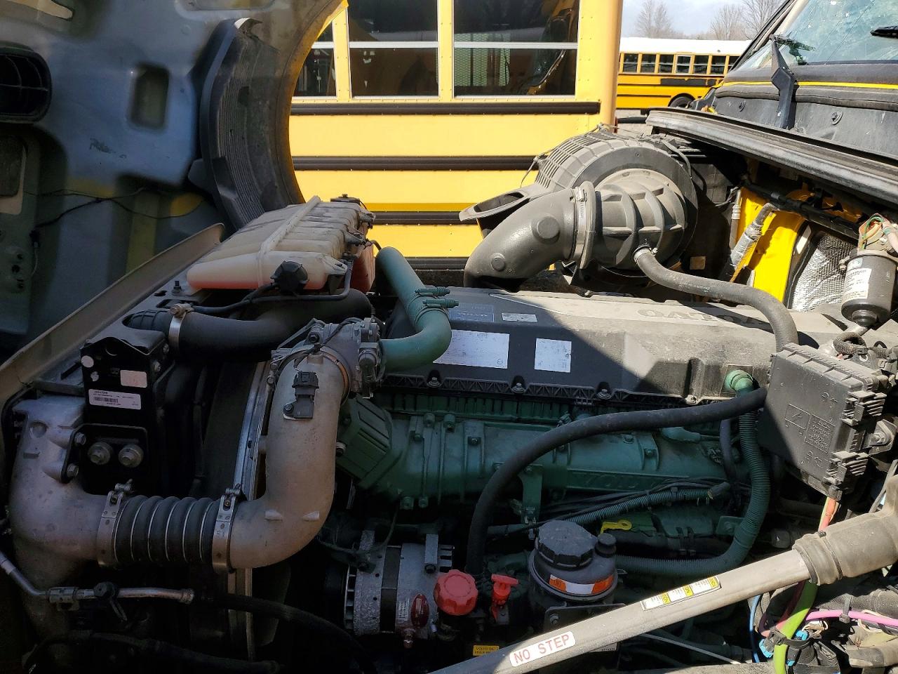 VOLVO VNL 2022 — 8