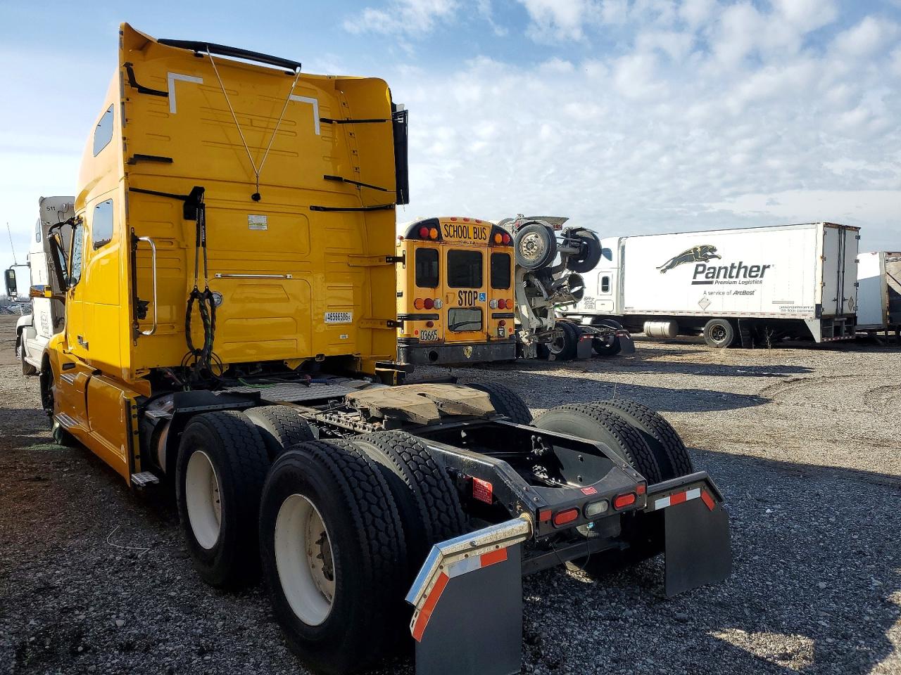 VOLVO VNL 2022 — 4