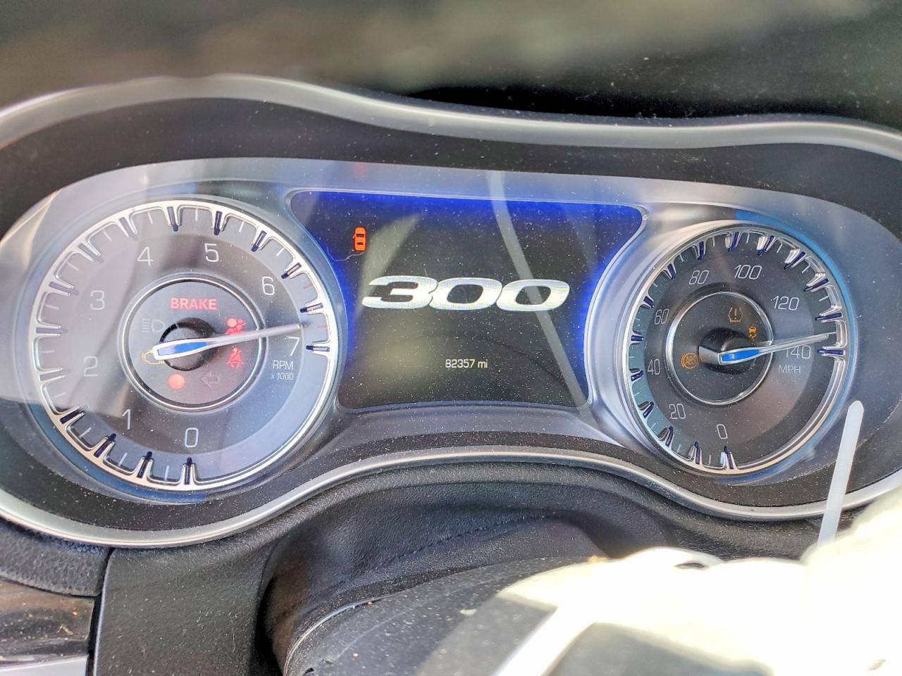 CHRYSLER 300 2017 — 10