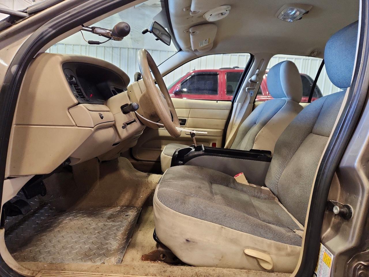 FORD CROWN VICTORIA 2011 — 8