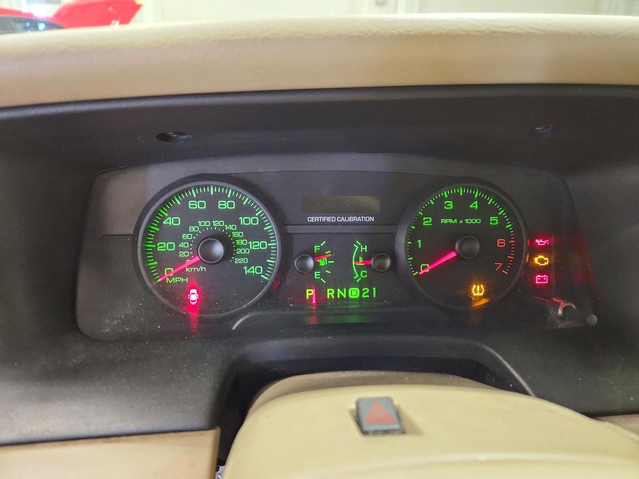 FORD CROWN VICTORIA 2011 — 10