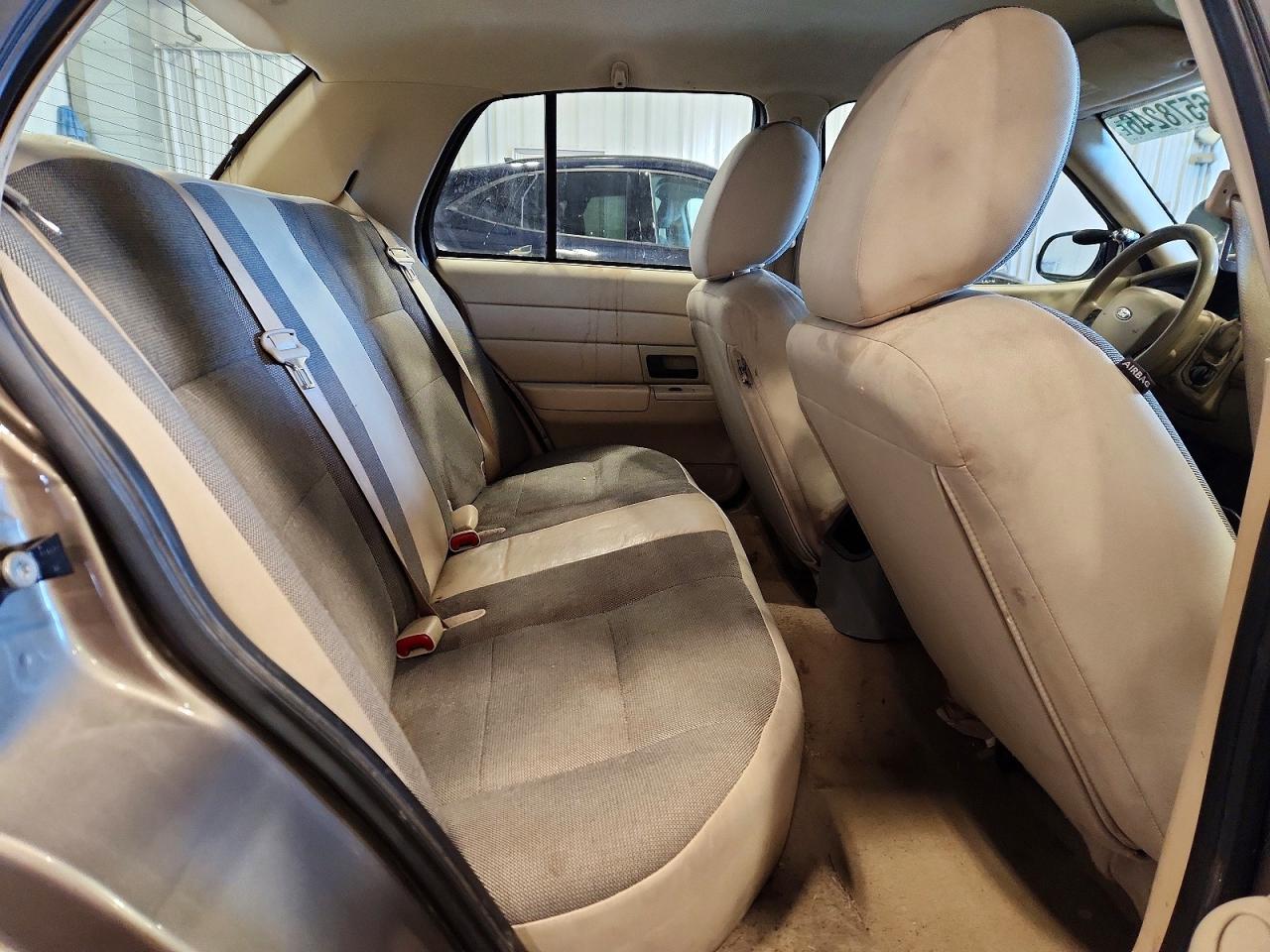FORD CROWN VICTORIA 2011 — 11