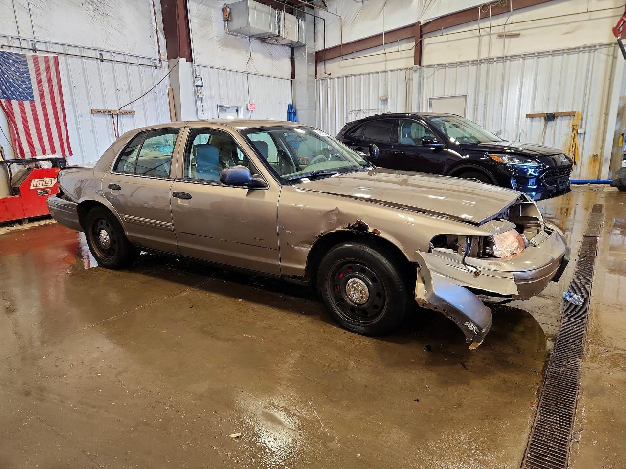 FORD CROWN VICTORIA 2011 — 5