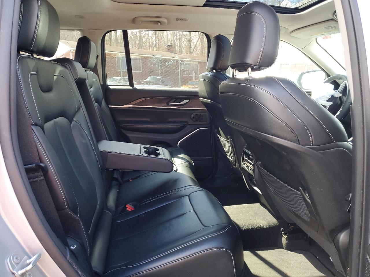 JEEP GRAND CHEROKEE 2023 — 11