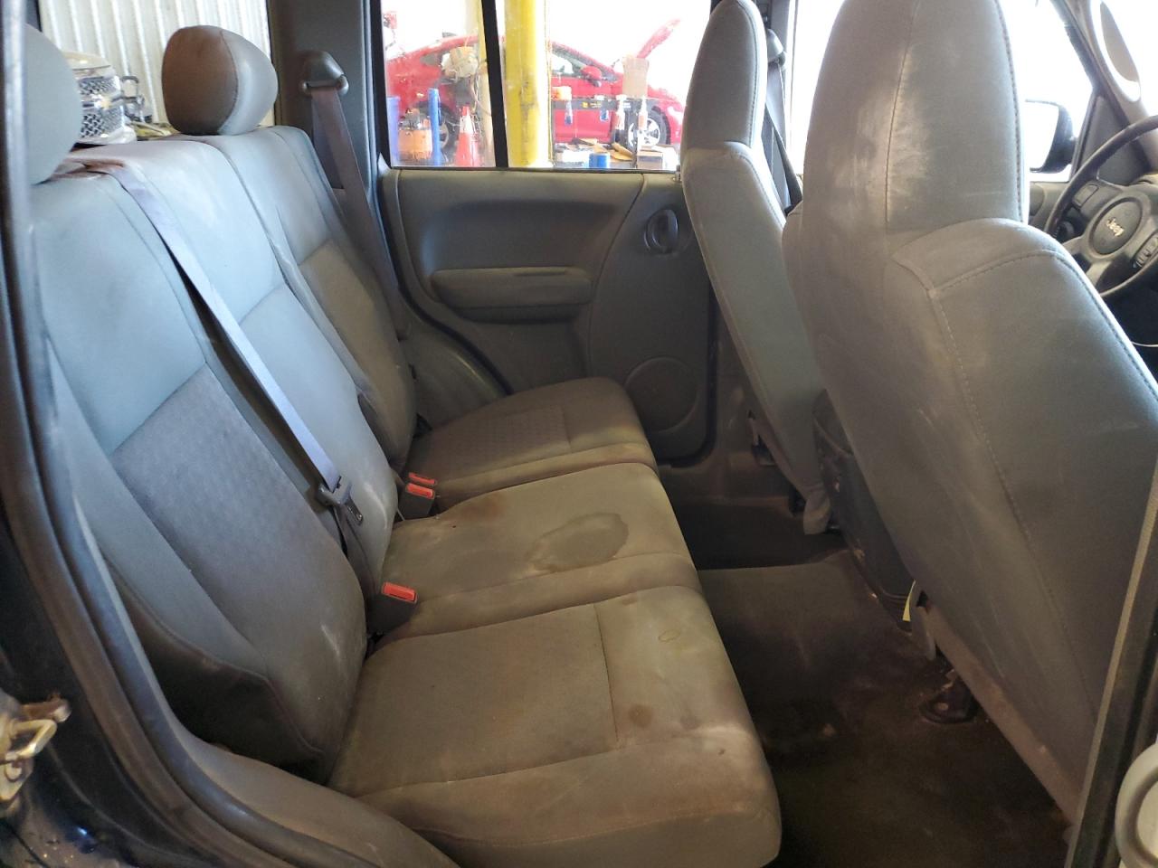 JEEP LIBERTY 2005 — 12