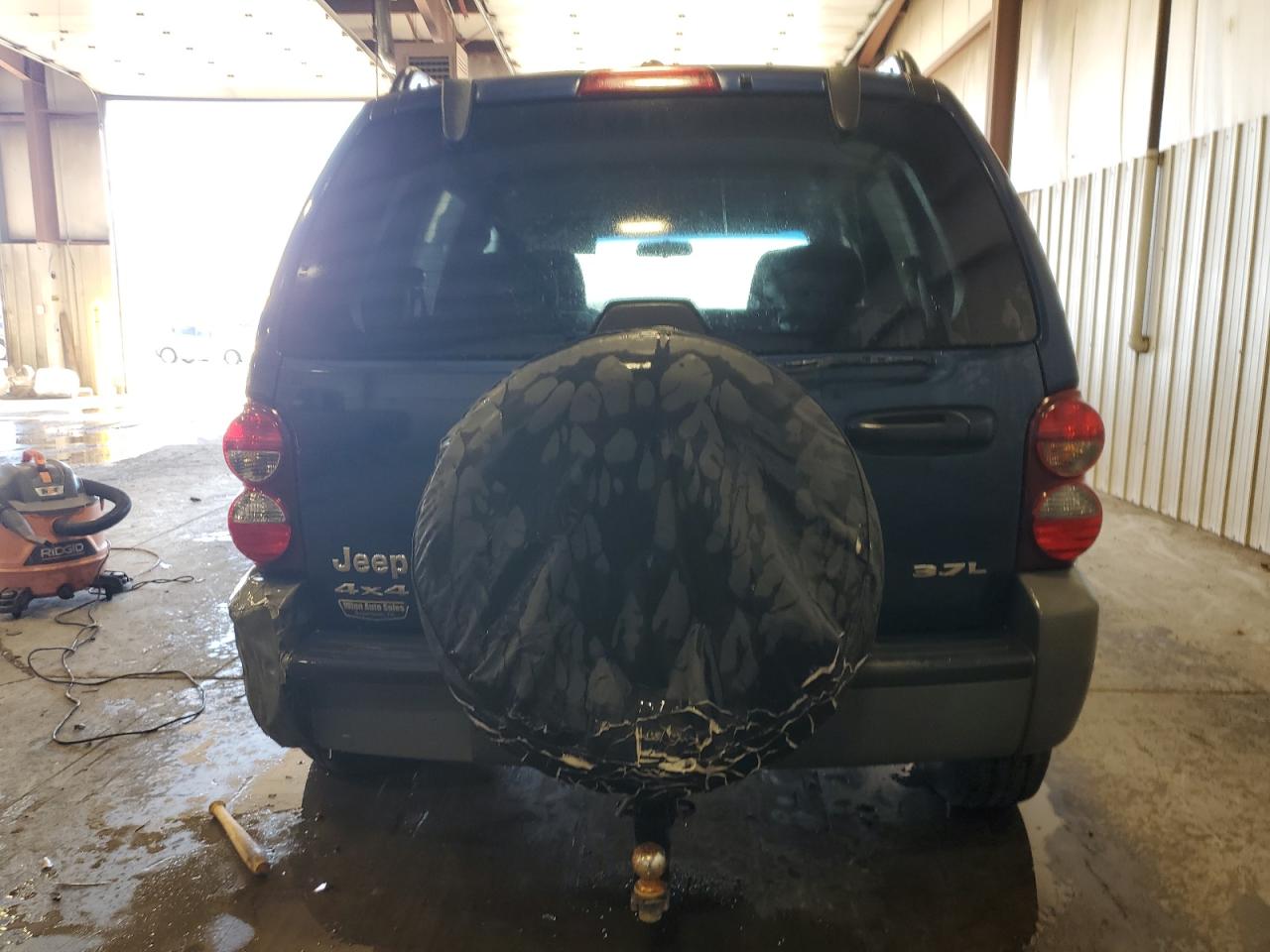 JEEP LIBERTY 2005 — 7
