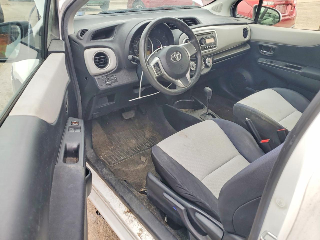 TOYT YARIS 2014 — 9