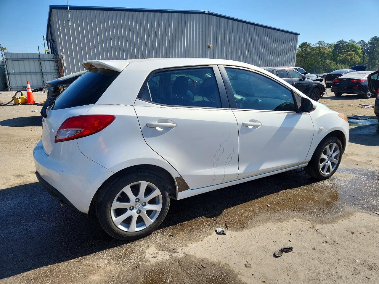 MAZDA MAZDA2 2011 — 4