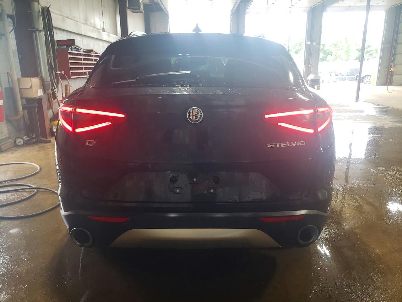 ALFA ROMEO STELVIO 2018 — 7