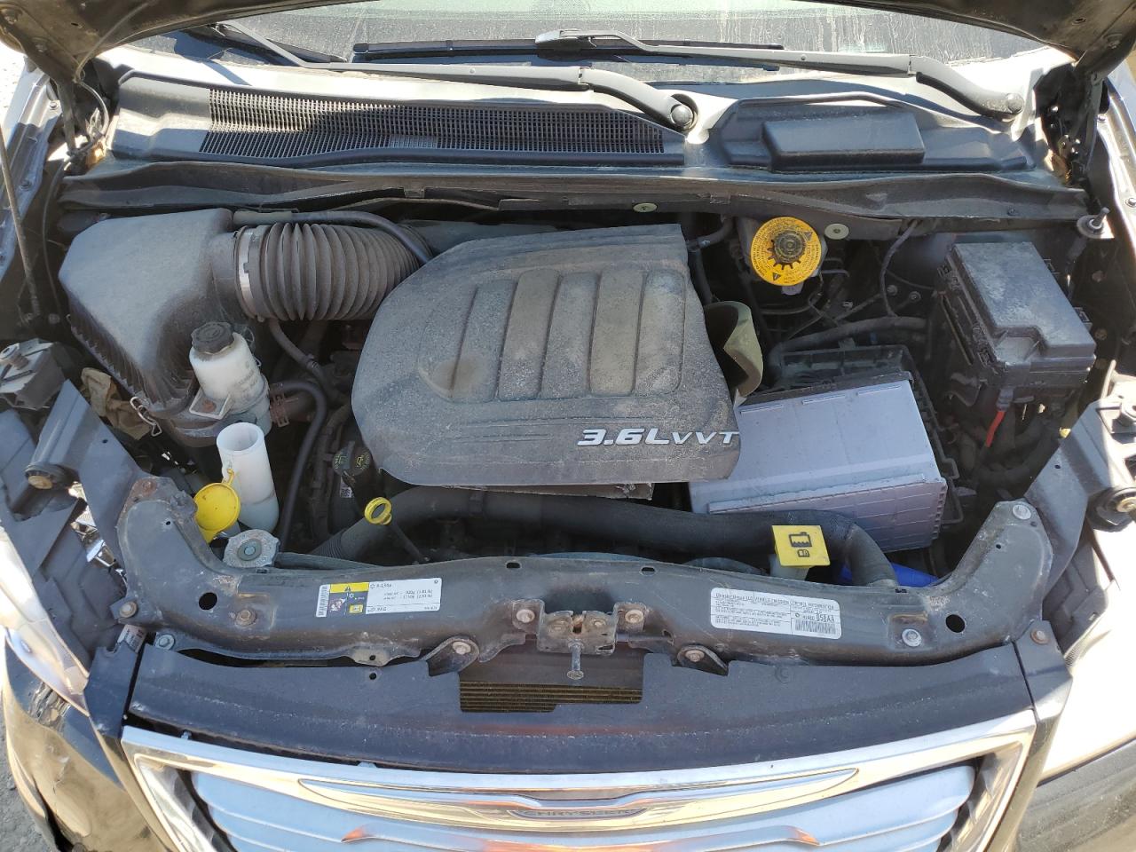 CHRYSLER TOWN & COUNTRY 2014 — 13