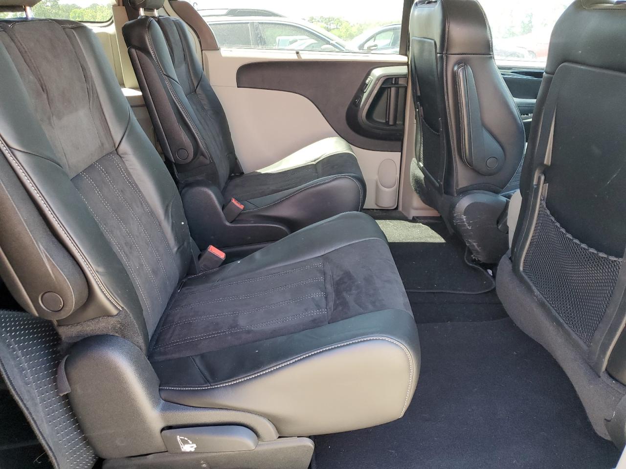 CHRYSLER TOWN & COUNTRY 2014 — 12