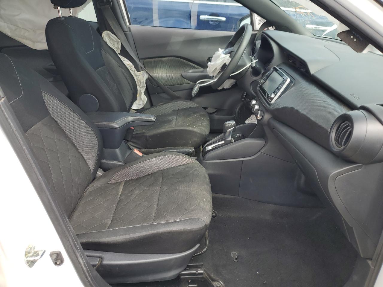 NISSAN KICKS 2020 — 8