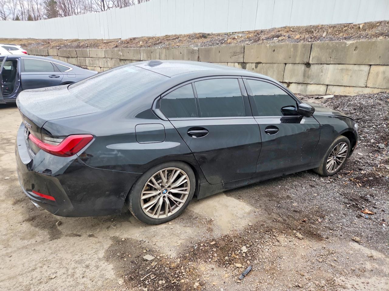 BMW 330XI 2023 — 4