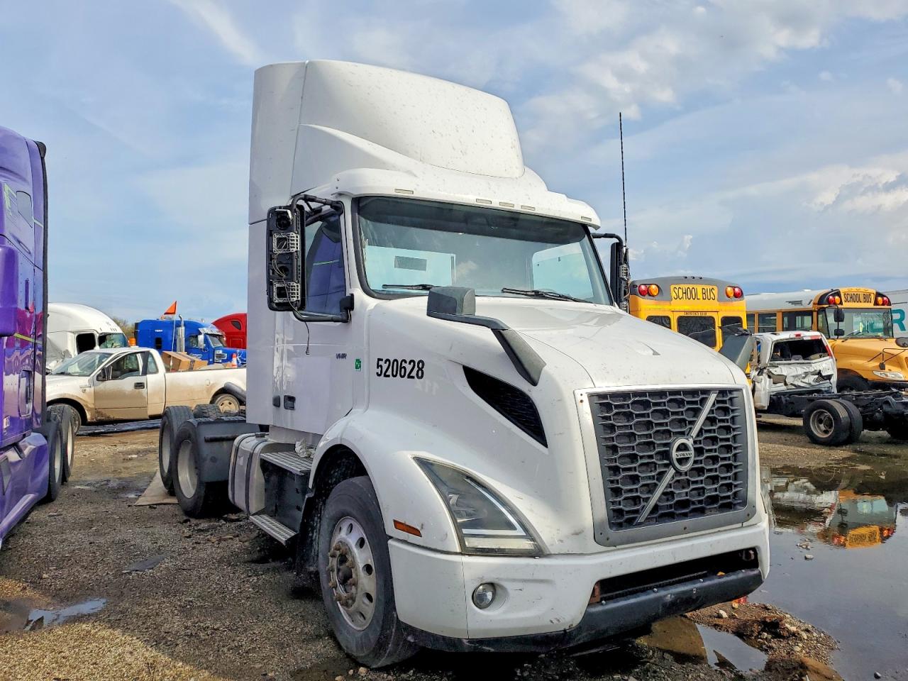 2019 VOLVO VNR