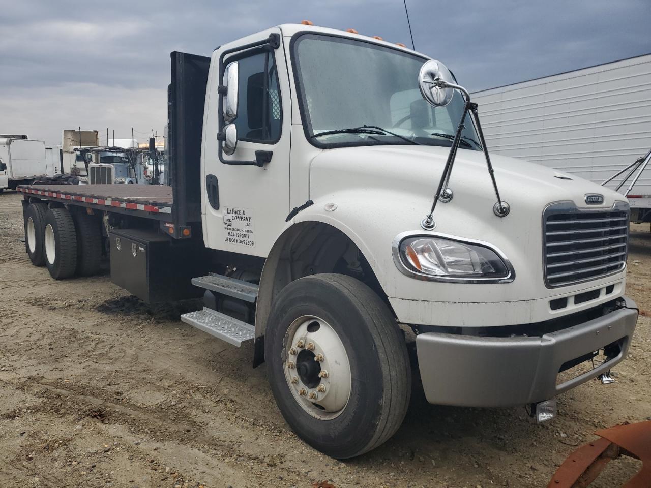 FREIGHTLINER M2 106 MED 2016 — 2