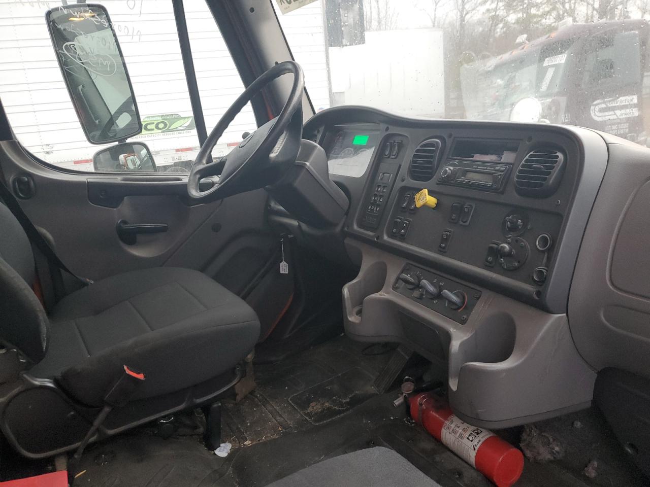 FREIGHTLINER M2 106 MED 2016 — 6