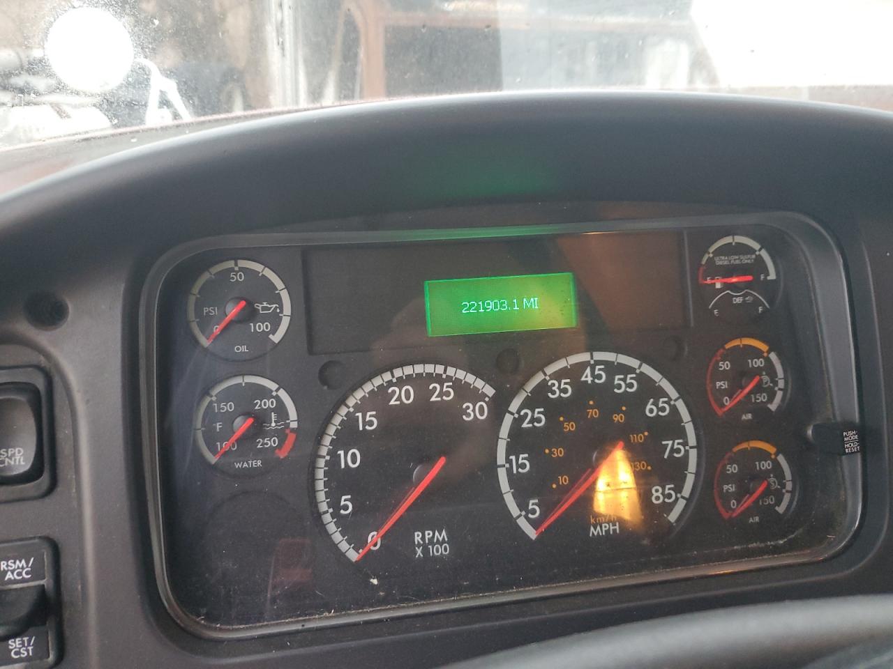 FREIGHTLINER M2 106 MED 2016 — 9