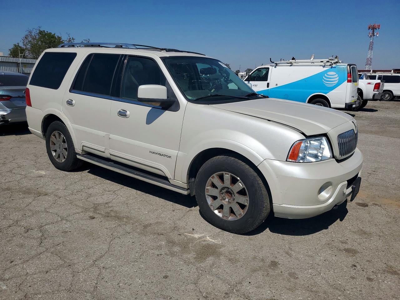 2004 LINCOLN TOWNHOUSE NAVIGATOR