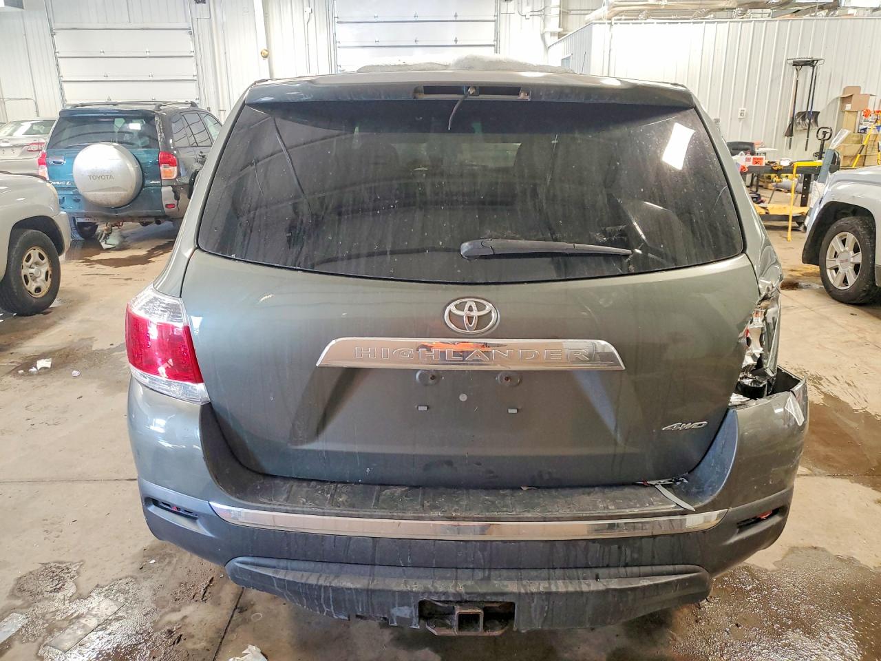 TOYOTA HIGHLANDER 2011 — 7
