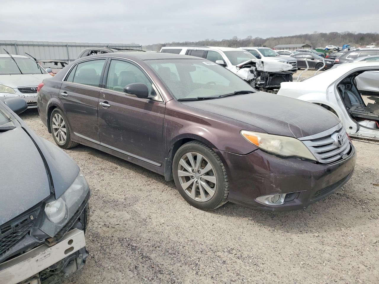 2011 TOYO AVALON