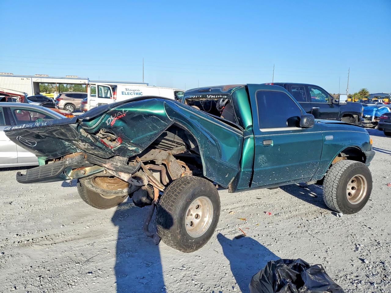 MAZDA B3000 2001 — 4