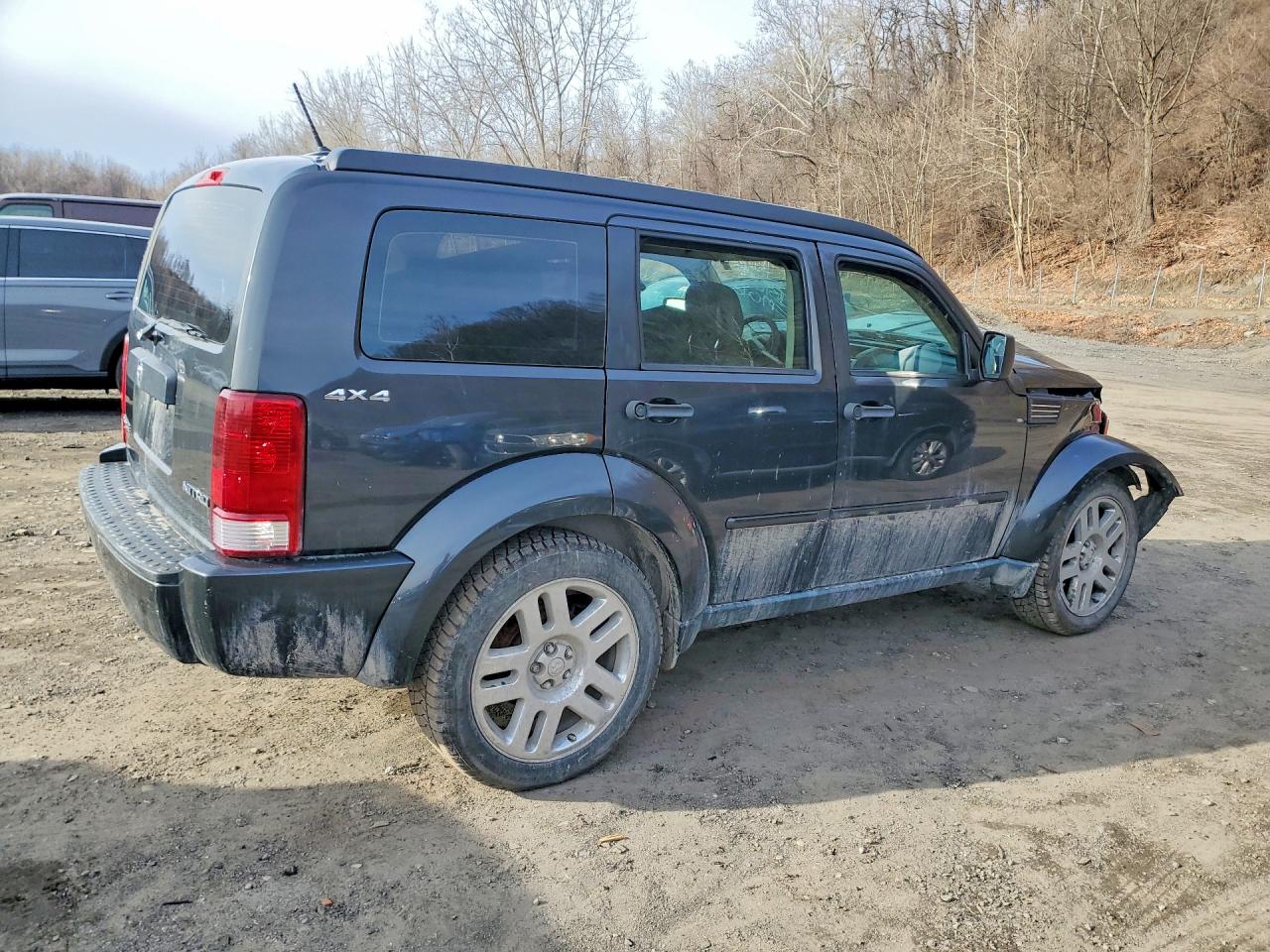 DODGE NITRO 2011 — 4