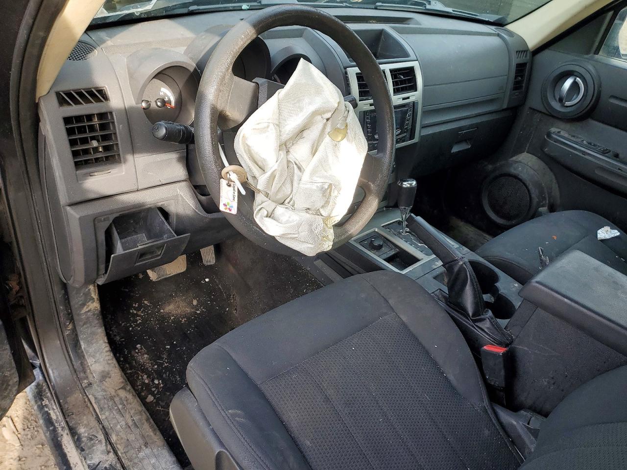 DODGE NITRO 2011 — 9